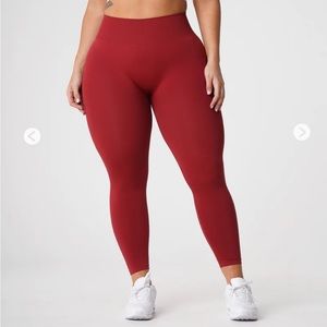 NVGTN Solid Seamless in Carmine , size medium